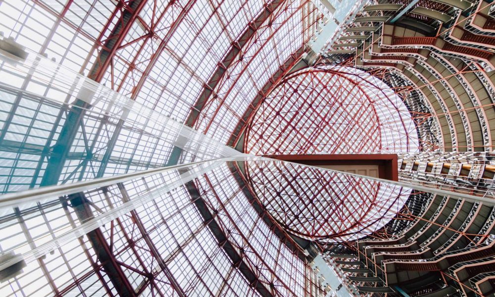 A low angle shot of the Thompson Center captured in Chicago, United States